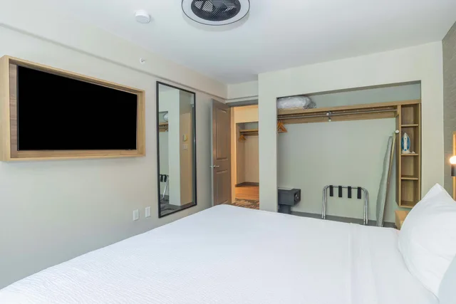 جناح، Sandman Suites Surrey Guildford 2/4