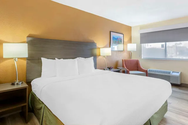 غرفة بسرير كينج لذوي الإعاقة، Best Western Superstition Springs Inn 1/5