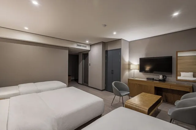 غرفة عائلية بسرير مزدوج وسريرين منفصلين، Insadong Crown Hotel 7/10