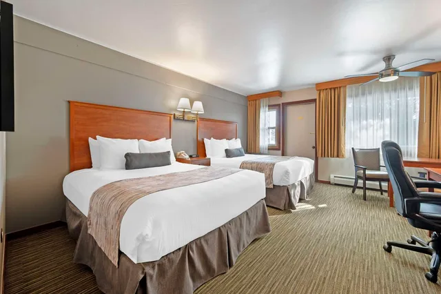 Room, 2 Queen Beds, Best Western Ptarmigan Lodge 2/3