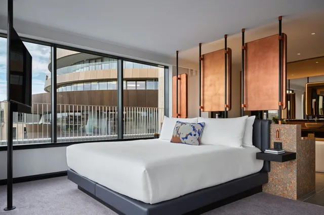 Premier, Suite, King Bed, W Edinburgh 2/5
