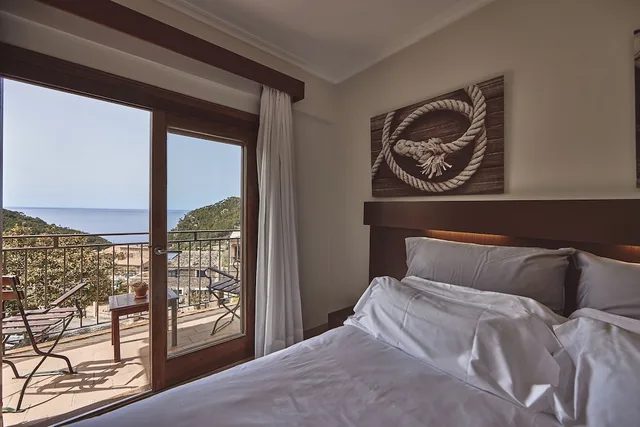 غرفة كومفورت بسرير مزدوج بإطلالة على البحر بشرفة، Hotel Maristel - Adults Only 1/10