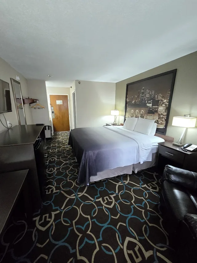 غرفة قياسية بسرير كينج، Super 8 By Wyndham Kansas City 6/10