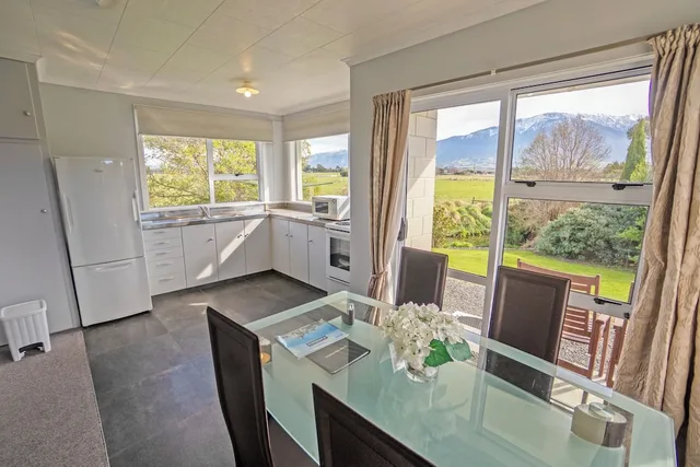 Comfort, Suite, King Bed, Mountain View, Kaikoura Motor Inn 4/5