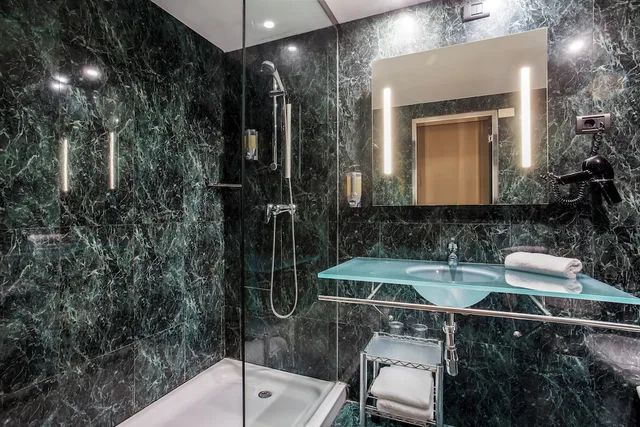 غرفة بسرير كوين، B&B HOTEL Granada Estacion 4/4