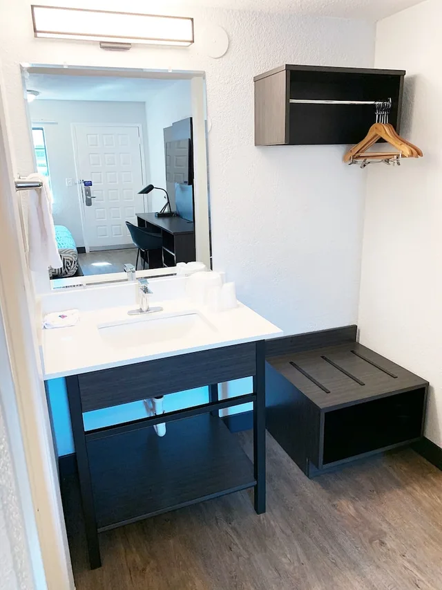 Deluxe, 2 Double Beds, Motel6 Amarillo, TX - Airport 9/9