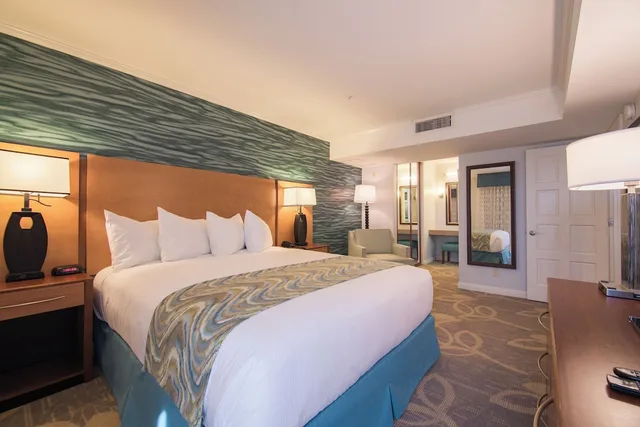 جناح كلاسيكي بسريرين منفصلين وسرير كينج بغرفتي نوم مع أريكة بمطبخ، Winners Circle Resort 1/3