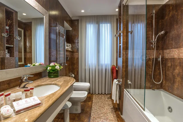 جناح جونيور، Forum Hotel Rome 5/9