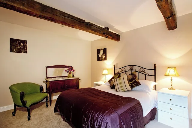 Cottage, 1 Single and 2 Double Beds، Waterton Park Hotel 1/2