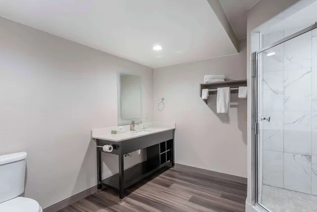 غرفة قياسية بسرير كينج، Quality Inn Ripley, WV 4/4