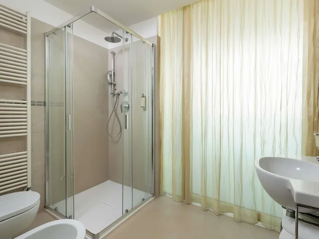 جناح جونيور بسرير كينج بإطلالة على البحر، MERCURE RIMINI ARTIS 5/6