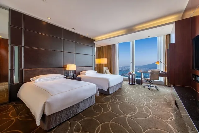 غرفة كلاسيكية بسريرين مزدوجين بإطلالة على البحيرة مع دخول صالة النادي، Intercontinental Nanjing 3/5