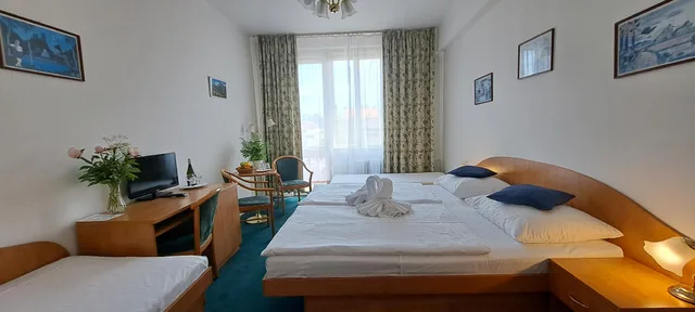 غرفة ثلاثية بسرير مزدوج، Legie Hotel 1/2
