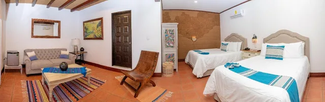 جناح جونيور، Hotel La Casa de Adobe 9/10