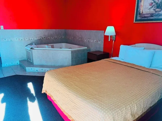 غرفة بسرير كينج بحوض جاكوزي، Barrington Hotel Schaumberg Near I 90 1/5