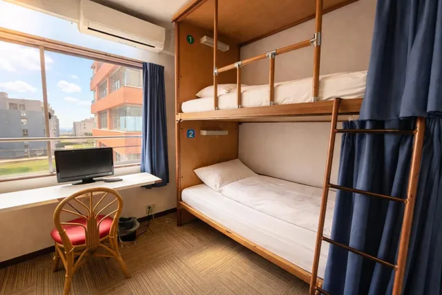 غرفة بسريرين منفصلين وسرير بطابقين بحمام مشترك، Sakura Hotel Jimbocho 2/3