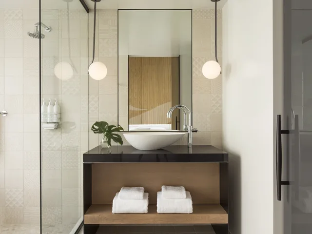 جناح بسرير كينج بشرفة، Kimpton La Peer Hotel 4/8