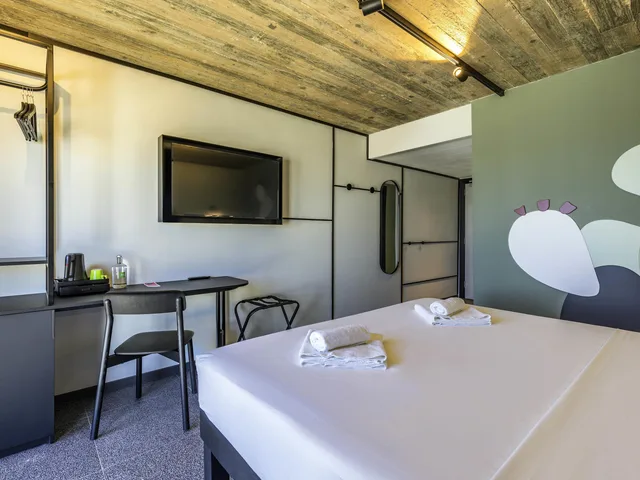 غرفة بسريرين منفصلين بإطلالة على المدينة، ibis Styles ST Pauls Bay Malta 5/6