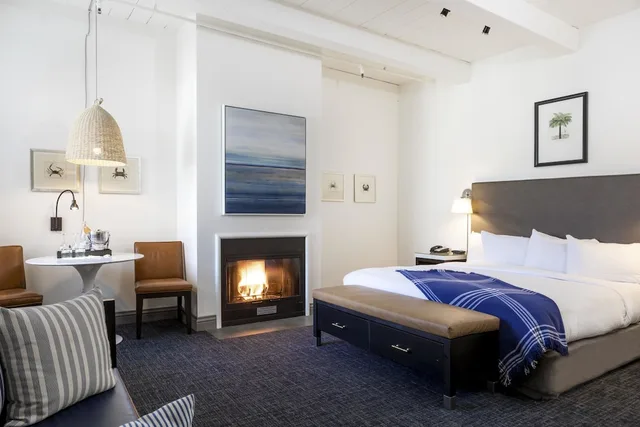 غرفة أساسية بسرير كينج، Waters Edge Hotel 3/3