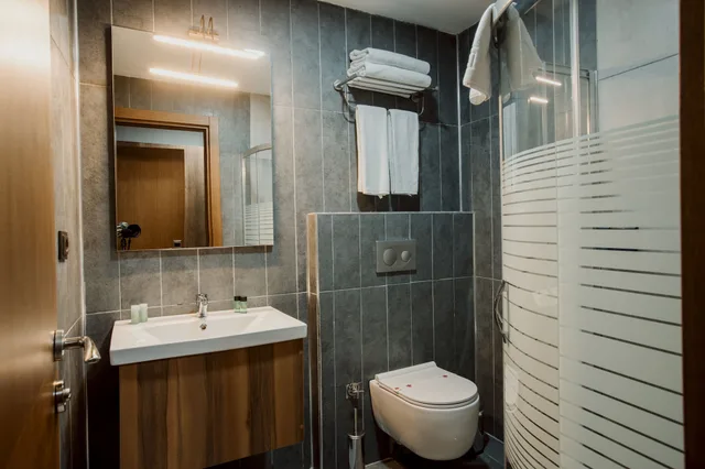 جناح عائلي، Airport Express Hotel 8/8