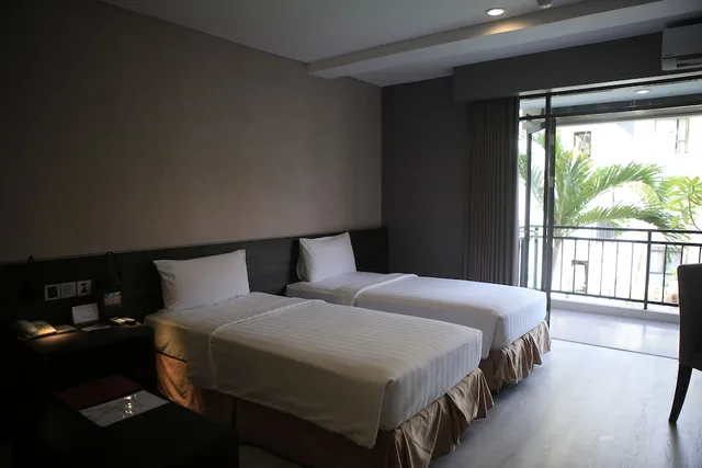 غرفة ديلوكس بسرير كوين، Grand Kuta Hotel Residence 1/3