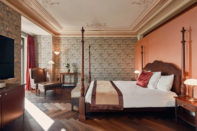 Deluxe, King Bed, Zephyr View, Balcony، The Dolder Grand 2/6