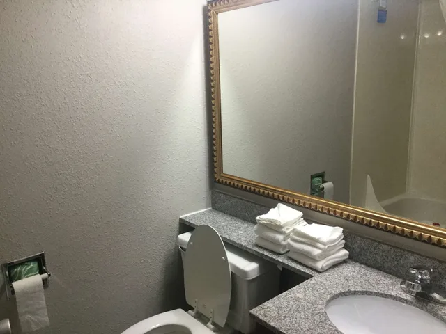 غرفة بسرير كينج، Baymont By Wyndham Michigan City 5/5