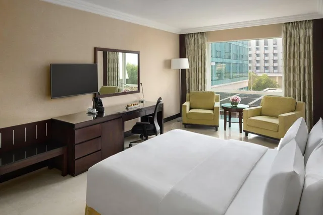 غرفة بسرير كينج لذوي الإعاقة، فندق كراون بلازا جدة(Crowne Plaza Jeddah) 2/2
