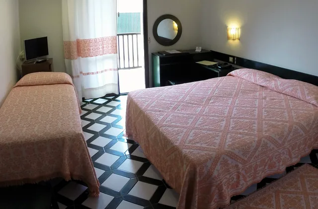 غرفة كلاسيكية ثلاثية، Hotel Calabona 2/3