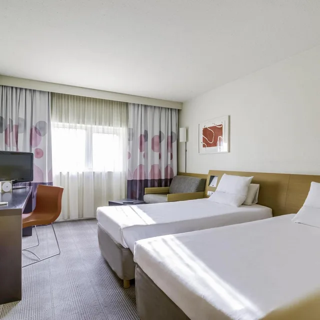 غرفة كلاسيكية بسرير فردي مع أريكة، Novotel Paris Orly Rungis 2/9