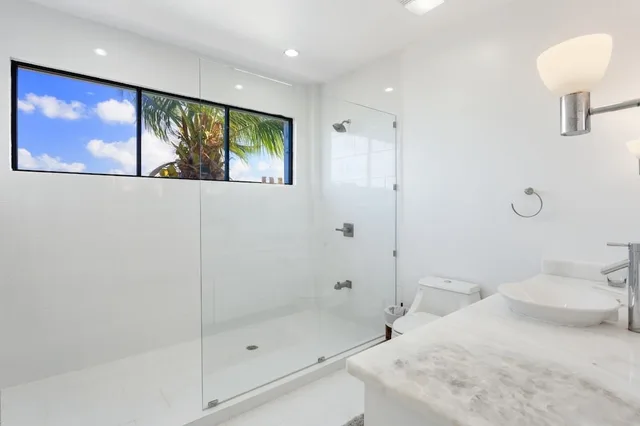 3 Bedrooms, Luxury, Penthouse, 3 King Beds, Beach Front, Sea View, The Ellysian 3/3