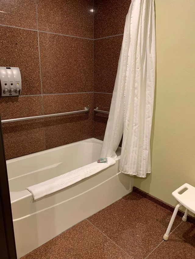 غرفة بسرير كوين، Best Western Snowcap Lodge 3/3
