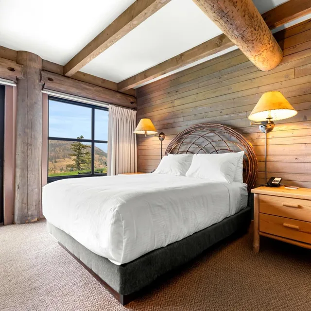 Garden, Queen Bed, Patio، Sun Mountain Lodge 2/6