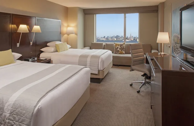 غرفة بسريرين مزدوجين بإطلالة على النهر والمدينة، Hyatt Regency Jersey City on the Hudson 4/7