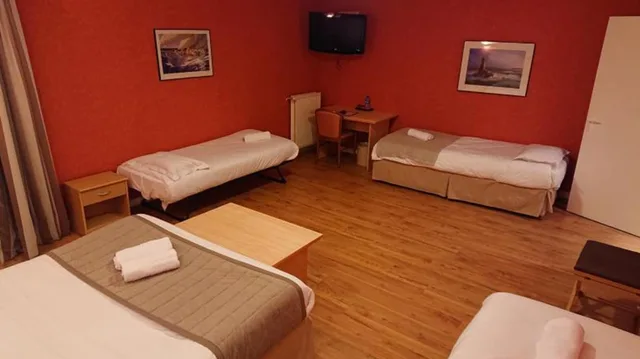 غرفة سوبيريور رباعية بسرير كوين وسريرين منفصلين، The Originals City, Hôtel Belem, Saint-Malo 6/10