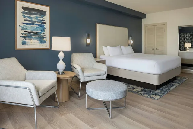 1 Bedroom, Suite, King Bed, Sofa, Balcony, Courtyard by Marriott Sandestin at Grand Boulevard 3/7