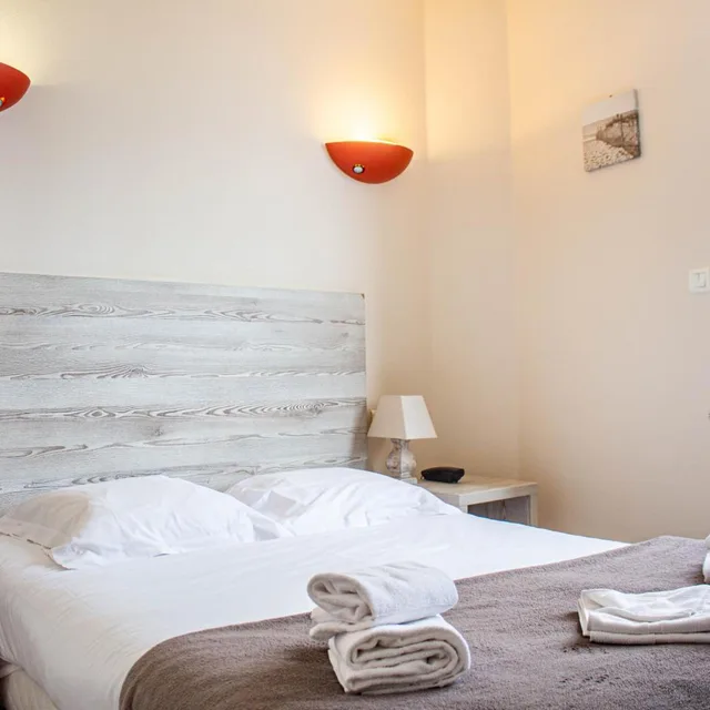 Classic, Double Bed, Bay View, Hotel Du Port Et Des Bains 7/9