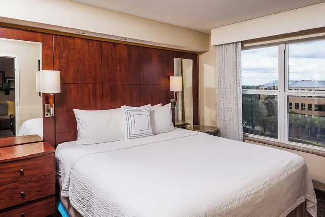 استوديو بسرير كينج مع أريكة، Residence Inn Orlando Airport 2/6
