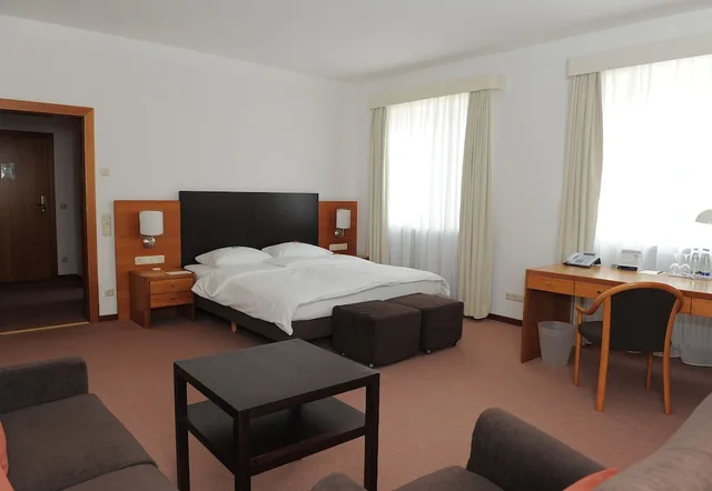 Classic, Double Bed, Schloss Hohenkammer 7/10