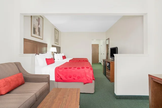 Studio, Suite, 2 Queen Beds, Ramada By Wyndham Denver International Airport 4/6