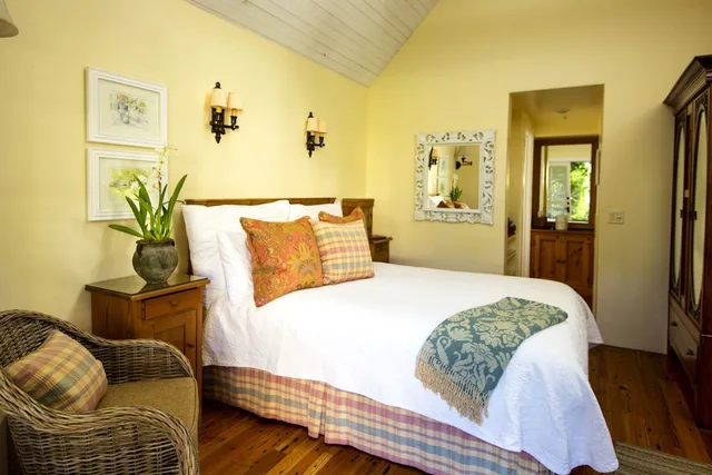 Luxury, Bungalow, Queen Bed, Patio, Garden Area، Simpson House Inn 2/8