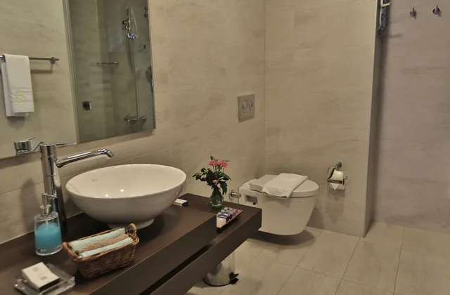 غرفة سوبيريور ثلاثية بسرير كوين بإطلالة على الحديقة مع أريكة، Torbahan Boutique Hotel 3/4