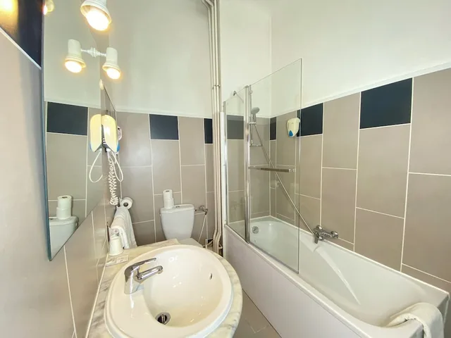 Classic, Triple, 1 Double and 1 Single Bed, Hotel Les Lavandes 5/6