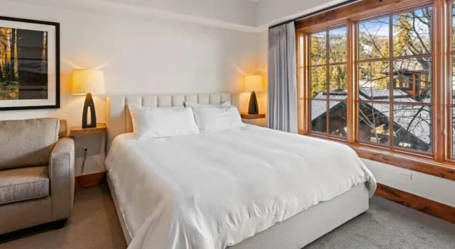 شقة بسرير كوين مع أريكة، Tamarack Resort 1/3