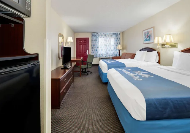 جناح بسريرين كوين، Days Inn & Suites by Wyndham Bentonville 1/1