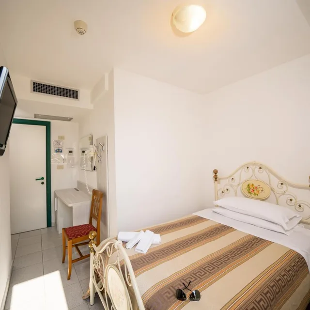 غرفة مفردة، Hotel Florida 1/10