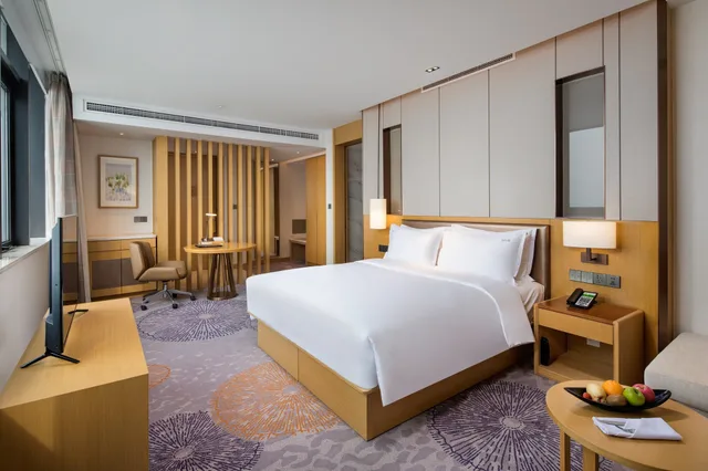 غرفة بريميوم بسرير كينج مع دخول صالة النادي مع دخول الصالة، Holiday Inn Tianjin Xiqing 1/3