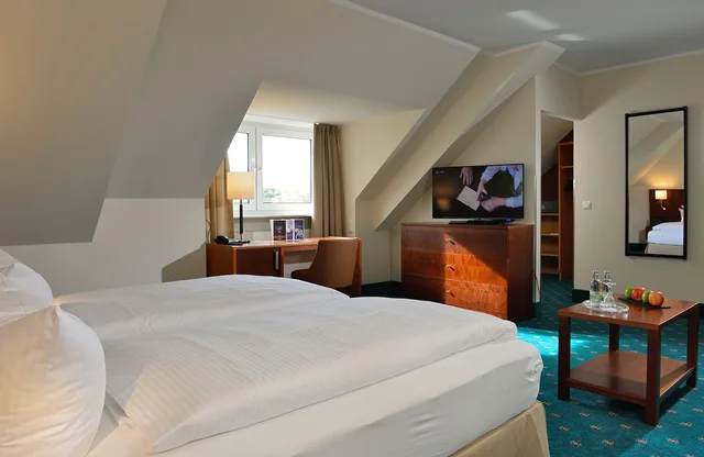 غرفة كومفورت بسرير كينج، Hotel Der Lindenhof 1/4