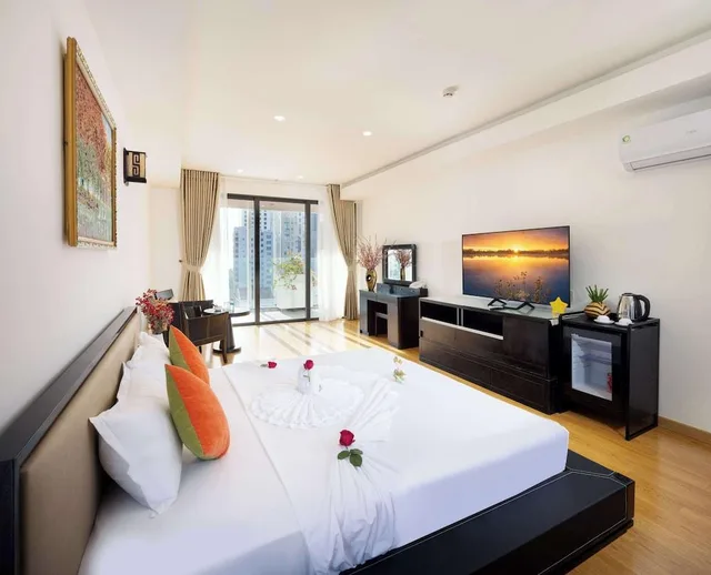 Senior, King Bed، The Summer Hotel 1/1