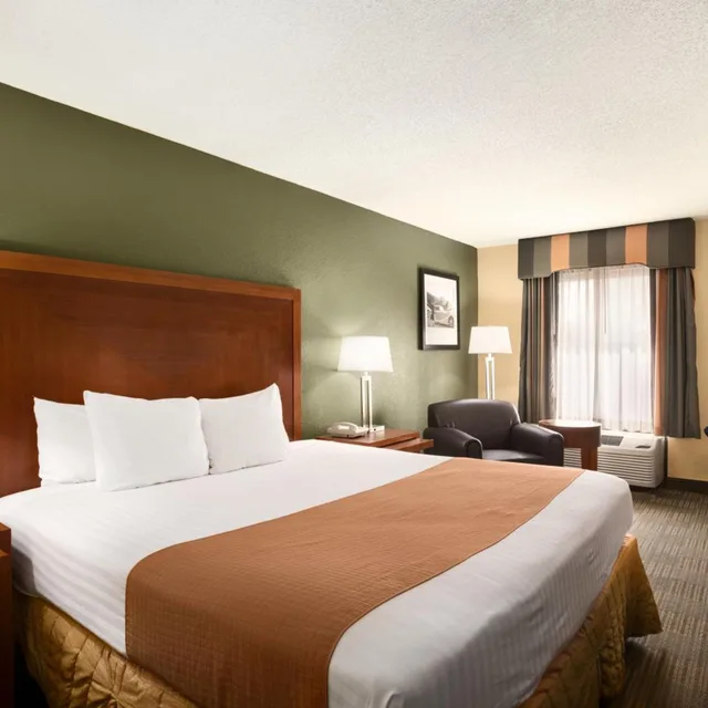 غرفة ديلوكس بسرير كينج، Days Inn By Wyndham Jacksonville Airport 2/5